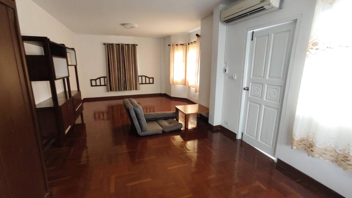 ขายที่ดินพร้อมบ้าน แปลงหัวมุมหายาก! 174 ตร.ว. ลาดพร้าว 35 — ทำเลทองเชื่อมต่อรัชดาภิเษก 7