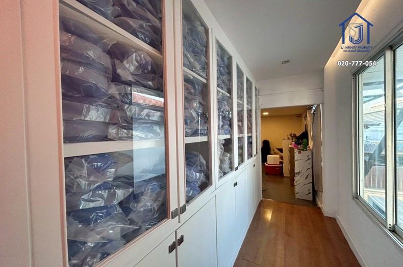 ขายโฮมออฟฟิศ 2 ชั้น 96 ตารางวา  ซอยพัฒนาการ 31/1 ใกล้ทางด่วนศรีรัช ,Airport Rail Link 10