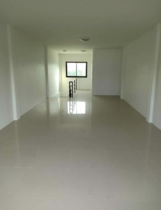 อาคารพาณิชย์ 3 ชั้นติดถนนใหญ่ 13