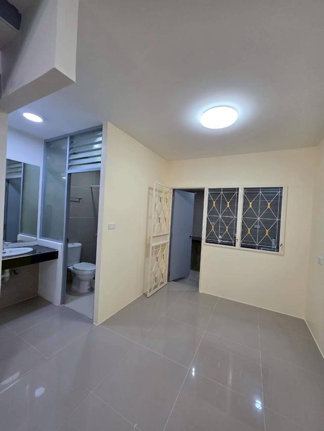 ทาวเฮาส์รีโนเวทใหม่ พร้อมอยู่ มบ.สิรารมย์ ถ.บ้านกล้วย-ไทรน้อย (เจ้าของขายเอง) 2