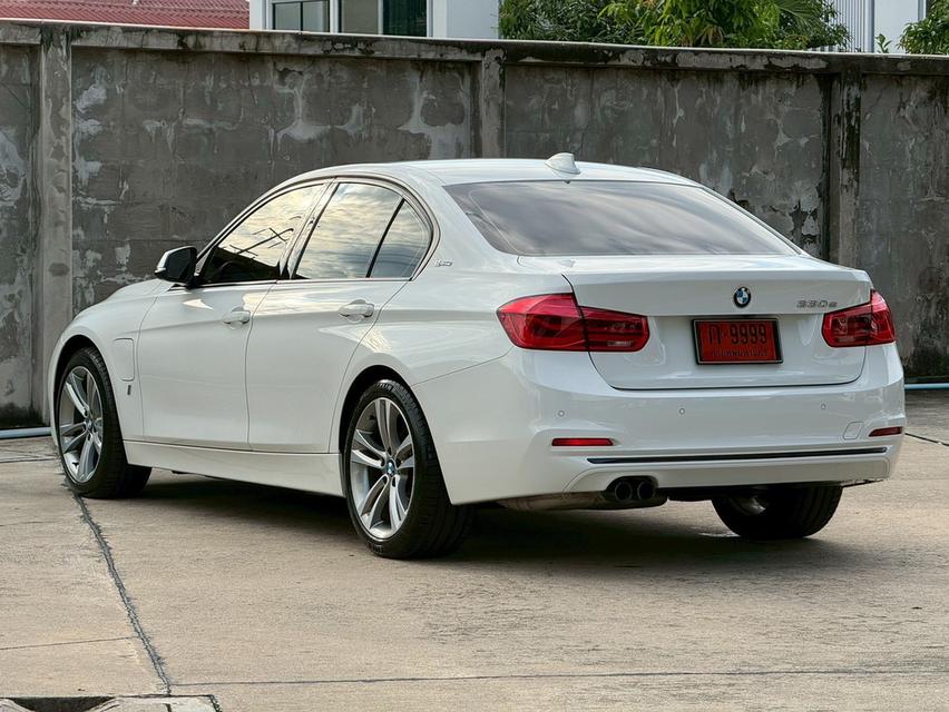 BMW 330e Sport Plug-in Hybrid ปี 2018 สีขาว-เบาะแดงไมล์เพียง 47,xxx km 9
