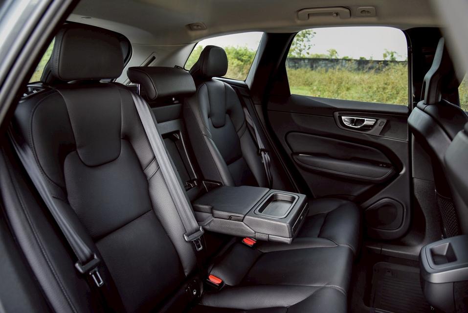 รหัสรถ CBL1092 VOLVO XC60 D4 MOMENTUM AWD AT 2018 9