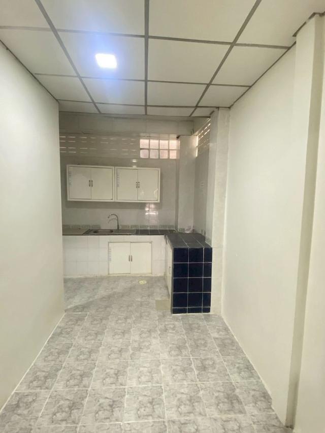 ขาย :ทาวน์เฮาส์ 2 ชั้น, เนื้อที่ 16 ตรว. หมู่บ้านเลิศอุบล วัชรพล ถนนร่วมมิตรพัฒนา แขวงท่าแร้ง เขตบางเขน จังหวัดกรุงเทพมหานคร ( 5