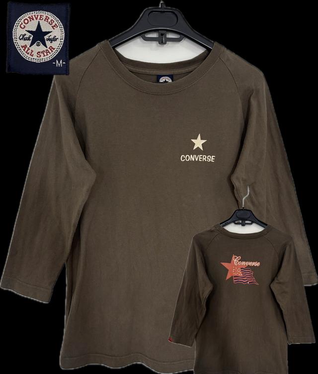 เสื้อยืดแขนสามส่วนแบรนด์ Converse รุ่น Chuck Taylor Size M สีน้ำตาลลายสกรีนรูปดาวธงกราฟิก มือสอง ขายตามสภาพ