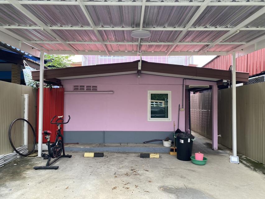 ขายบ้านเดี่ยว 2 ชั้น สมุทรปราการ 4 นอน ใกล้ BTS ศรีนครินทร์ มีพื้นที่รอบบ้าน แค่ 1.99 ล้าน โอนคนละครึ่ง รับนายหน้า 5