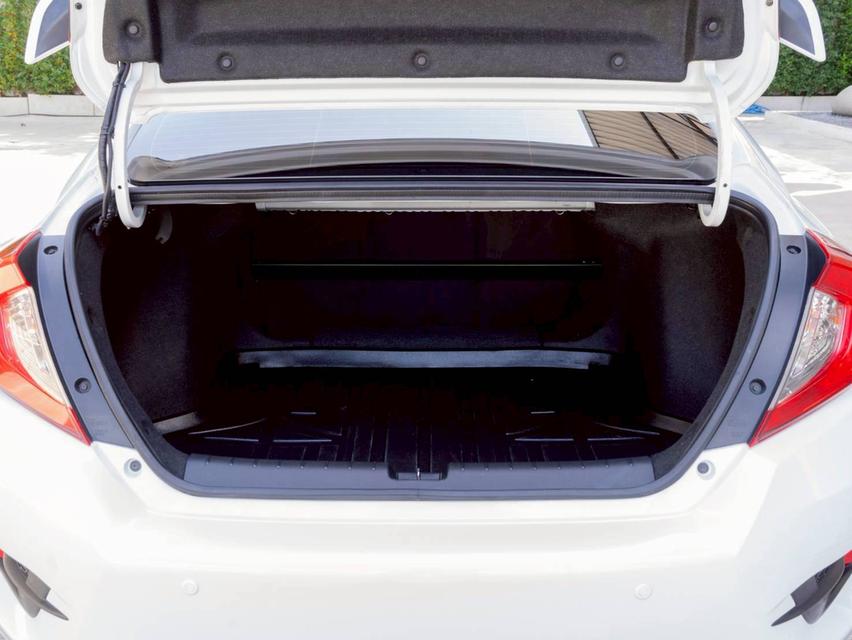 HONDA CIVIC 1.8EL ปีจด2020 เจ้าของเดียว คู่มือ กุญแจสำรองครบ 6