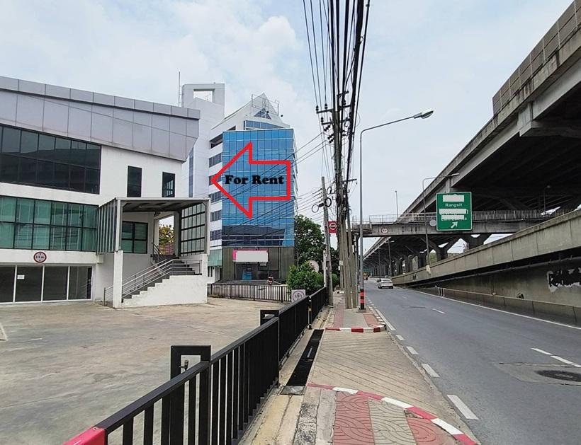 ให้เช่าอาคารสำนักงาน 3 ชั้น พื้นที่ใช้สอย 1250 ตารางเมตร ทำเล ริมถนนวิภาวดี-รังสิต ใกล้เซียร์รังสิต / พื้นที่จอดรถ 15 คัน 2