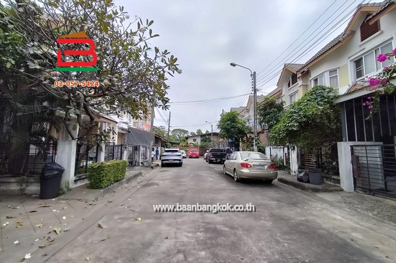 ทาวน์เฮาส์ การ์เด้น สวีท ดิ อินดี้ โฮม (ใกล้ตลาดน้ำขวัญเรียม) เนื้อที่ 20.7 ตรว. ถนนราษฎร์พัฒนา เขตสะพานสูง 2