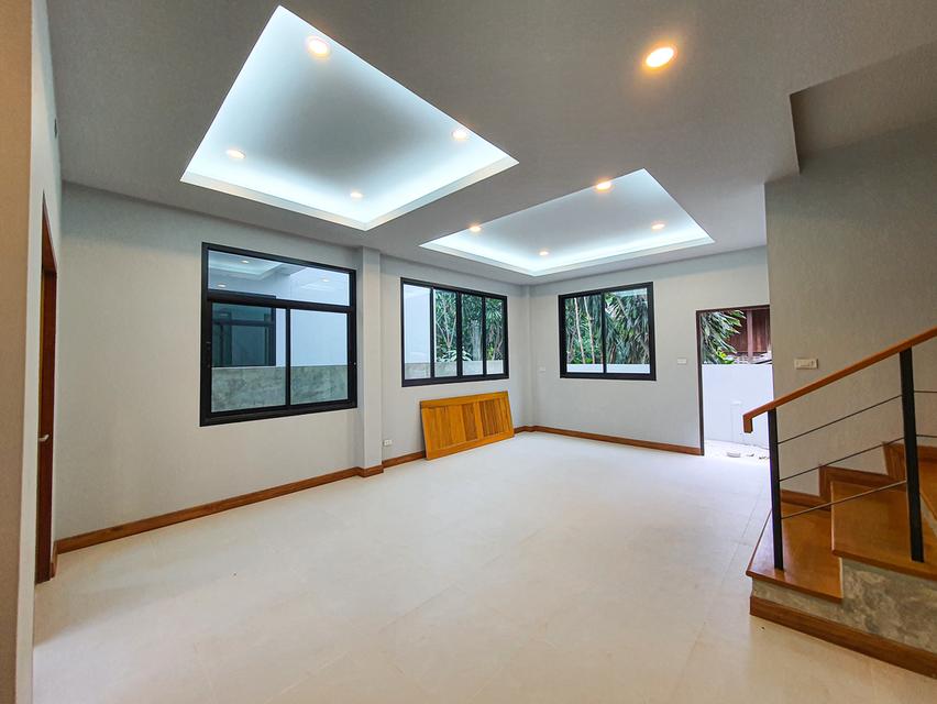 🏡บ้านแฝดสองชั้น บ้านใหม่แกะกล่อง นอกโครงการ ทำเลย่านเศรษฐกิจ เดินทางสะดวก เหมาะอยู่อาศัยหรือทำธุรกิจ พร้อมให้คุณเป็นเจ้าของ รีบจับจองก่อนพลาด! 3