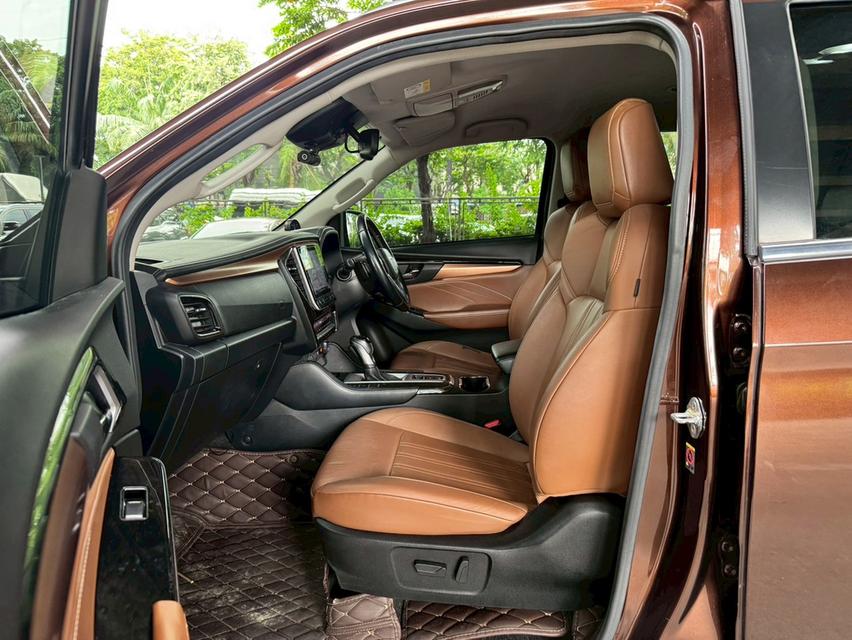 Isuzu MU-X 3.0 Ultimate 2WD Year 2022 10