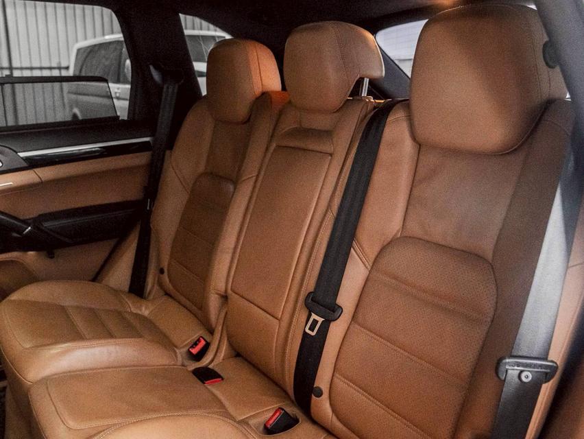 รหัสรถ 67GG17 🔥 PORSCHE CAYENNE DIESEL 3.0 V6 ปี 2012 (ฝาดำ) 🔥 10