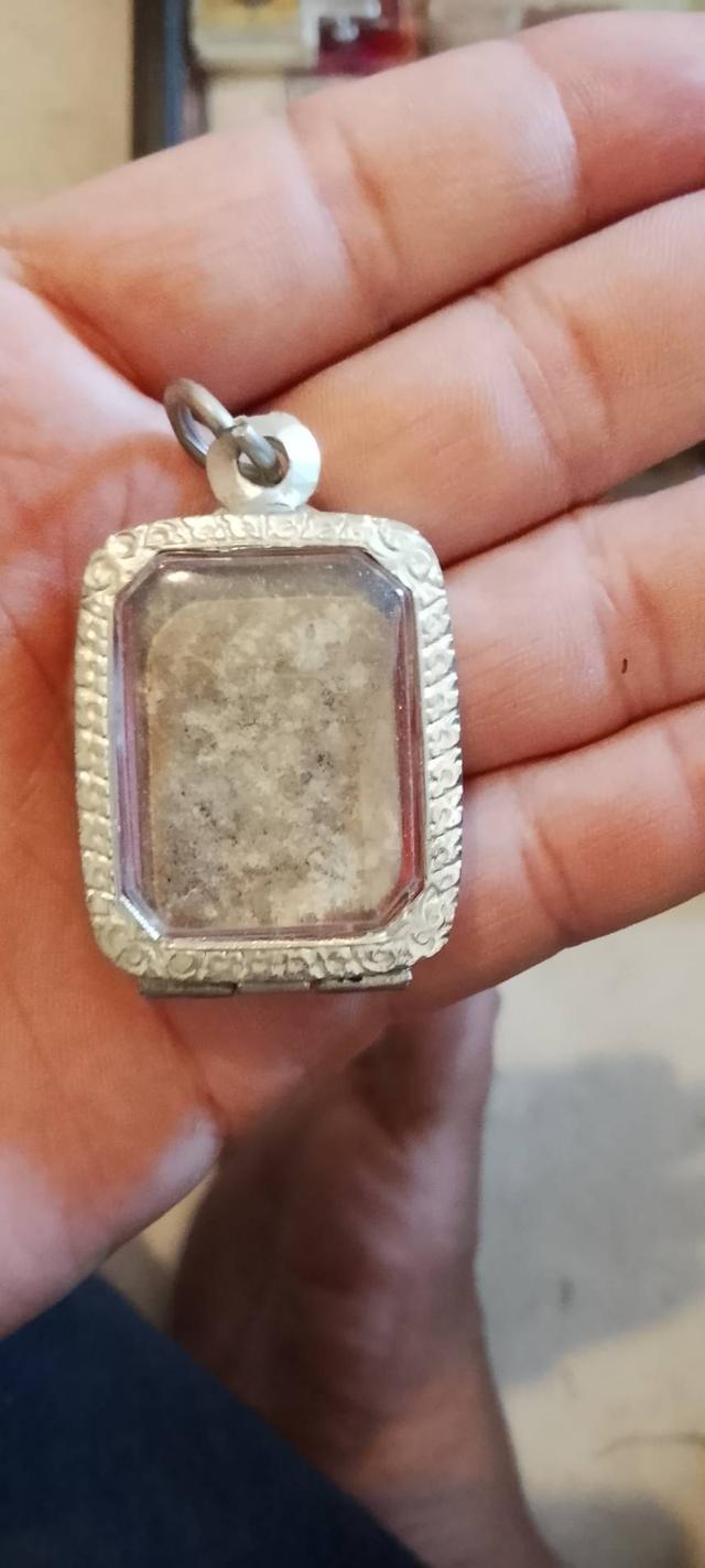 พระเครื่องทั่วไปเนื้อผงรูปถ่ายและเหรียญหล่อ รูปที่ 6