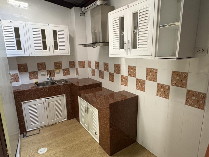 ขาย ทาวน์เฮ้าส์ หมู่บ้านเบญจทรัพย์ รังสิตคลอง 6 - 16 ตรว 100 ตรม 2 นอน 2 น้ำ 2 ชั้น ทำเลดี ใกล้บิ๊กซีคลอง 6 5