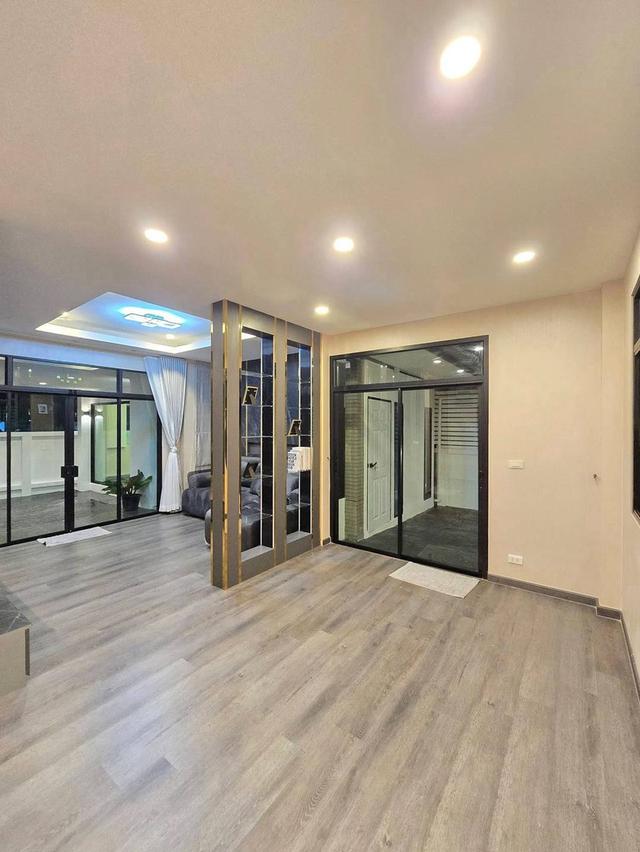 หมู่บ้านเปี่ยมสุข บ้านกล้วย  บ้านเดี่ยวสองชั้น 2 ชั้น ตกแต่งสไตล์ Modern  Luxury  พร้อม  Built-in Furniture ดีไซน์แบบจัดเต็ม 7