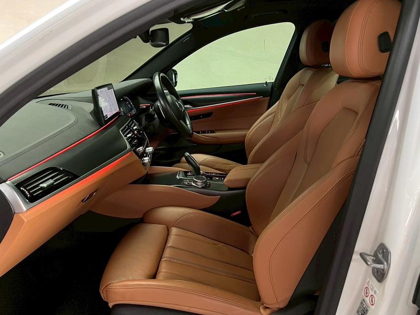 BMW 530e 2.0 G30 M Sport Sedan 8