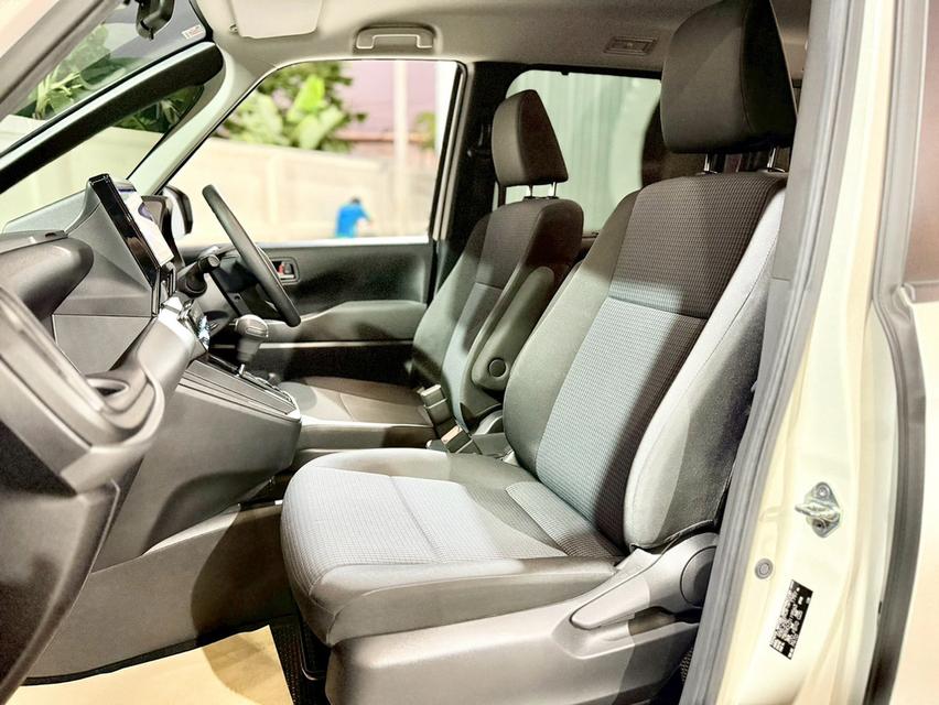 ปี 2024 TOYOTA NOAH, 1.8 HYBRID X WAGON รถออกศูนย์ TPM MOTOR จดปี2025 รูปที่ 11