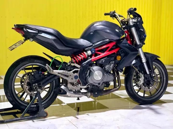 ส่งต่อรถมอเตอร์ไซค์สวยๆ Benelli TNT 300