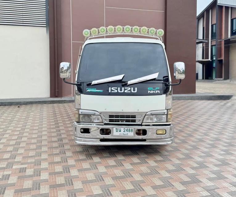 ISUZU NKR รถบรรทุก 4 ล้อ หัวการ์ตูน 4