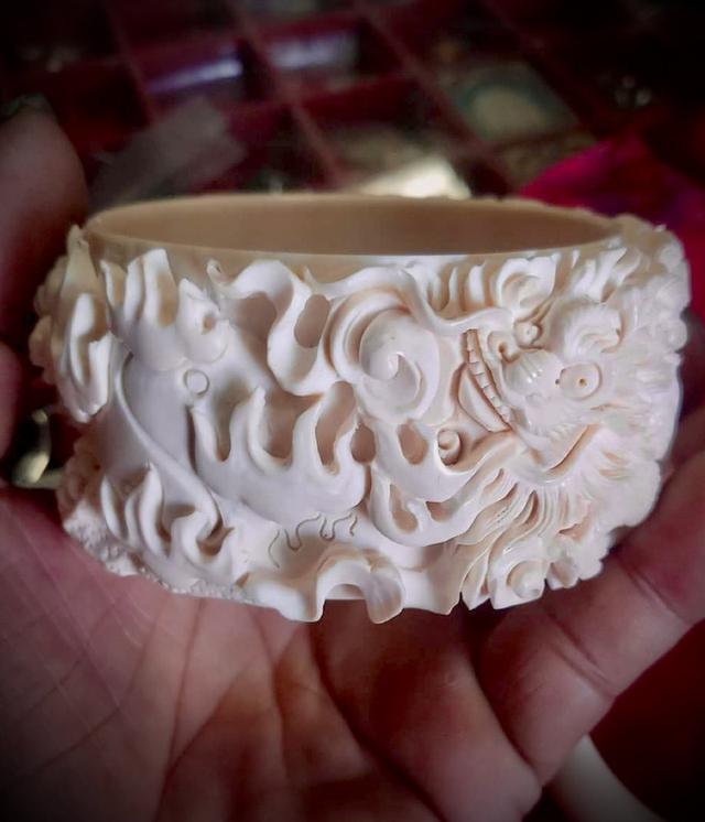 กำไลงาแกะ กำไลงาช้างแกะสลัก รูปเสือและมังกร วงใหญ่ อลังการ กำไลข้อมือ 4