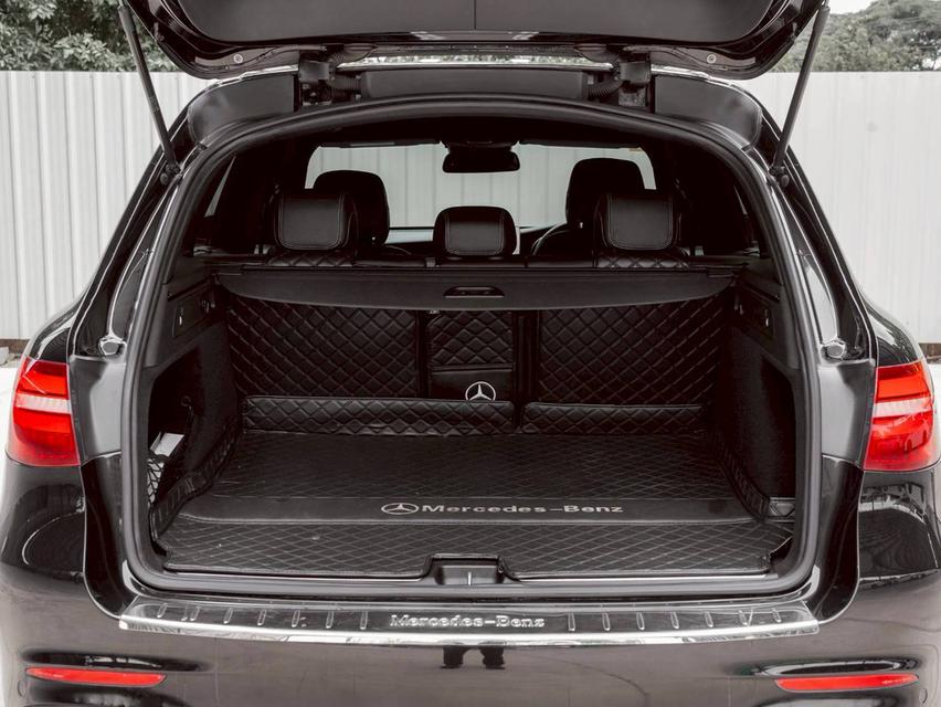 Mercedes Benz GLC 250d 4Matic AMG ปีจด 2017 17