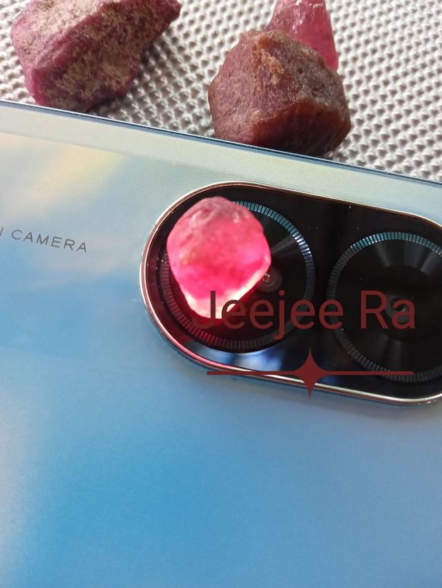 ทับทิมดิบธรรมชาติไม่ทราบแหล่งกำเนิด