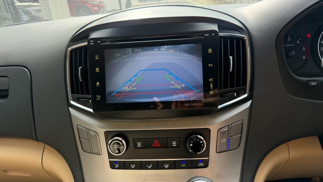 2019 HYUNDAI H1 TOURING สีเทา เลขไมล์ 184,XXX KM    เครื่องดีเชลล้วน เซอร์วิสศูนย์ ทุกระยะ ชัดเจนสุด บันไดไฟฟ้า  จอแอนดรอย โฉมใหม่แล้ว รถสวย เดิม รูปที่ 9