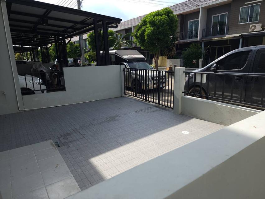 หมู่บ้าน เดอะคัลเลอร์วงแหวน รามอินทรา2 ซ.สุเหร่าคลองหนึ่ง 15 บางชัน คลองสามวา กทม. ขนาด 25.90\ตารางวา 3นอน 2ห้องน้ำ เตียง +แอร์ 2ห้องนอน พร้อมต่อเติ 7