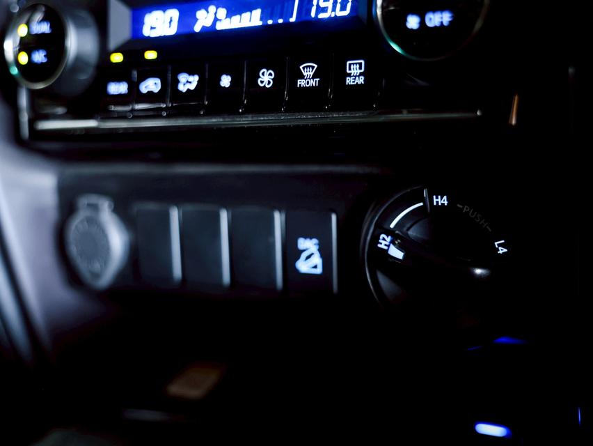 2022 Toyota FORTUNER 2.8 GR Sport (Black Top) 4WD SUV AT รูปที่ 11