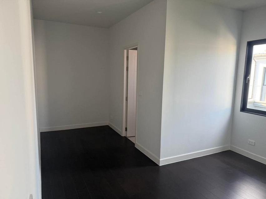 Luxury detached house for sale.Setthasiri Wongwaen-Chatuchot 19