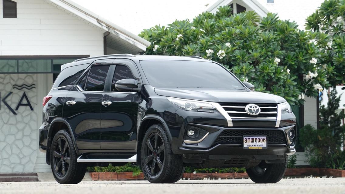 Toyota Fortuner 2.8 TRD Sportivo 2WD 2018 สีดำ 19