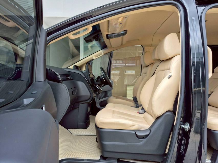 Hyundai Staria 2.2Sel ปี2/ 12
