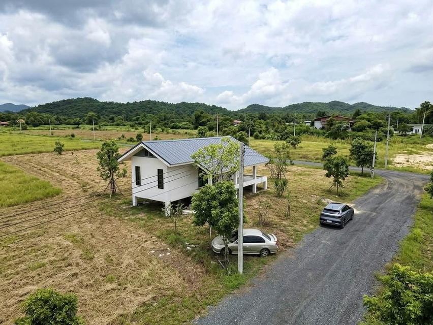 ขายด่วน!! บ้านพักตากอากาศ Modern Minimal ขนาด 198 ตร.ว. แปลงมุม บรรยากาศเงียบสงบ ล้อมรอบด้วยธรรมชาติ ทิวเขา และทุ่งหญ้า ทำเลทอง อ.วังม่วง จ.สระบุรี 1