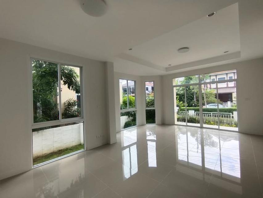 บ้านเดี่ยว 2 ชั้น ทำเลดี ติดถนนใหญ่  หมู่บ้าน บ้านลลิล The Young Executive 12