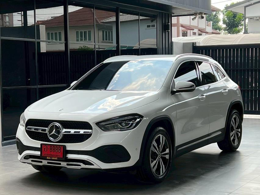 Mercedes Benz GLA200 ปี 2022 วิ่ง 80,000 KM.