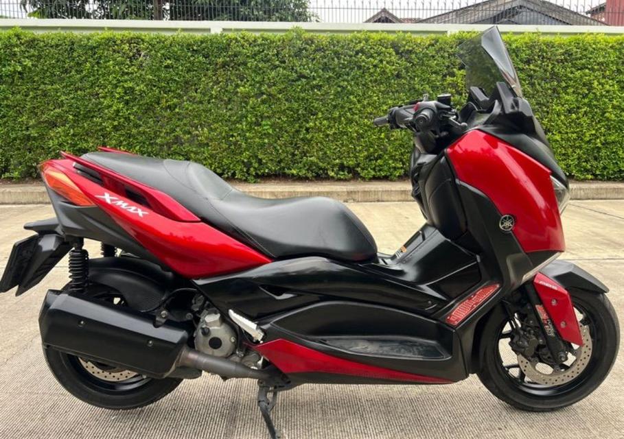 มอเตอร์ไซค์ Yamaha XMAX 300 สีแดง 2