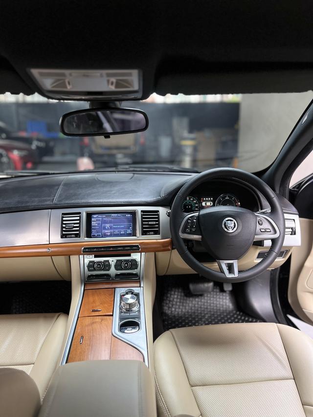 Jaguar XF 2.2D 6
