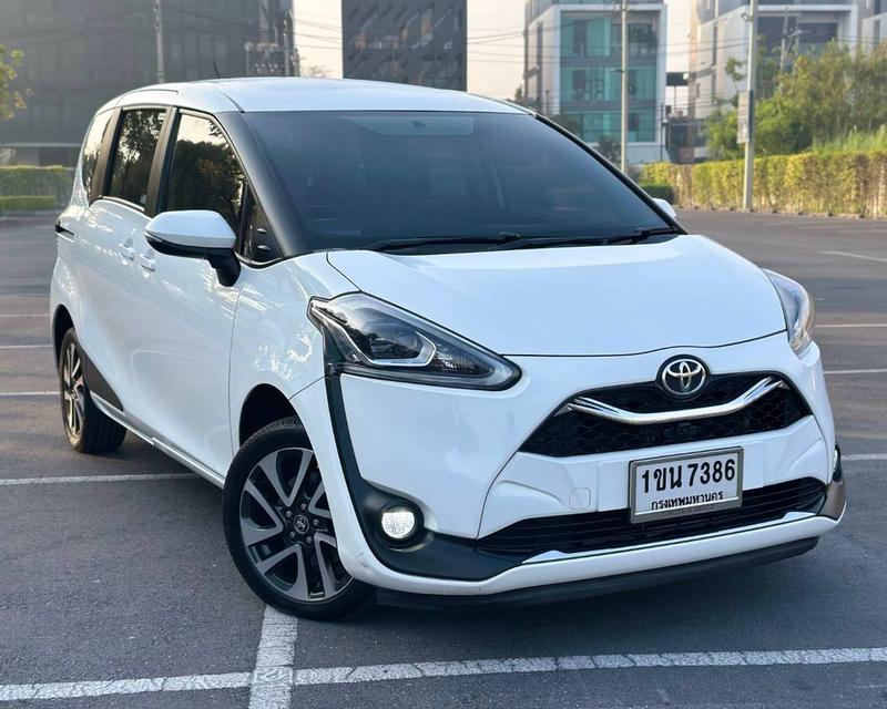 TOYOTA SIENTA 1.5 V เกียร์ Auto สีขาว ปี 2020 จด 2020 แท้  (ตัว Top สุดประตูสไลด์ไฟฟ้า 2 ข้าง)