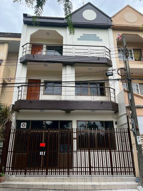 ทาวน์โฮม3ชั้นให้เช่าใกล้BTS พระโขนงถ.พระราม4มี3นอน3น้ำเหมาะทำสำนักงานใกล้ห้างเกทเวย์เอกมัยราคาเช่าถูก24000บาท/เดือน 1