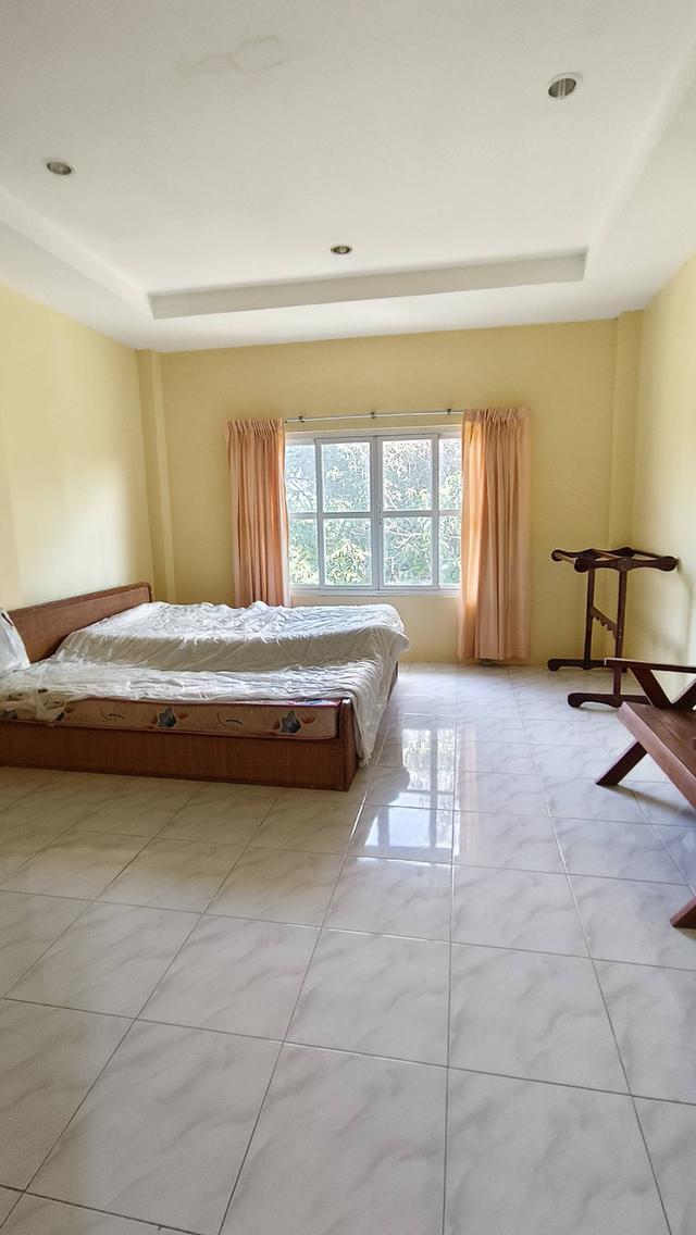 บ้านพร้อมที่ดินใจกลางบางแสน ขนาดเกือบไร่ 7