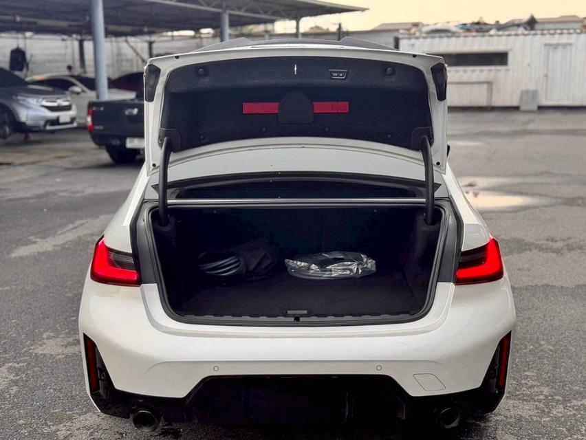 BMW 330e M Sport LCI 2023 รถสภาพป้ายแดง แต่ถูกกว่ากันเป็นล้าน 8