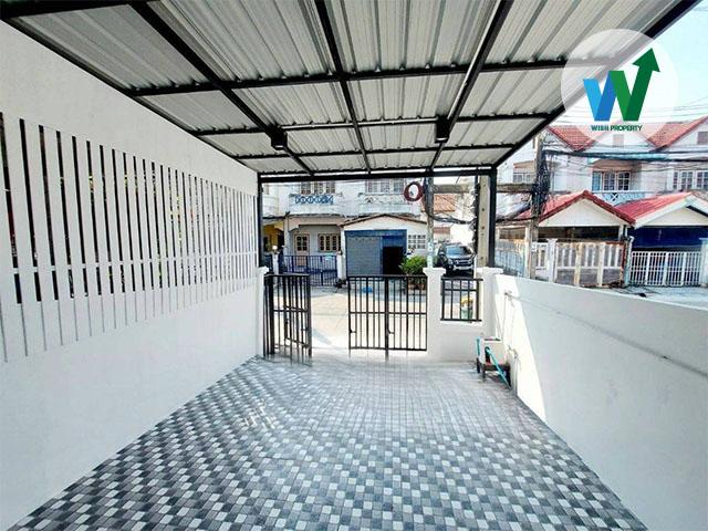 ขายทาวน์เฮาส์ติด BTS คูคต มนชญา2 สายไหม หลังมุมบ้านทำใหม่ สวยพร้อมอยู่กู้ได้เต็ม 2