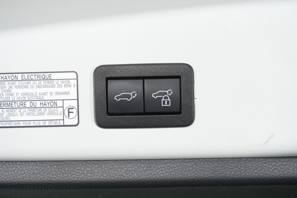 2022 Toyota Corolla Cross 1.8 Hybrid Premium Safety GR Sport SUV สีขาว เลขไมล์ 47175 กม. 7