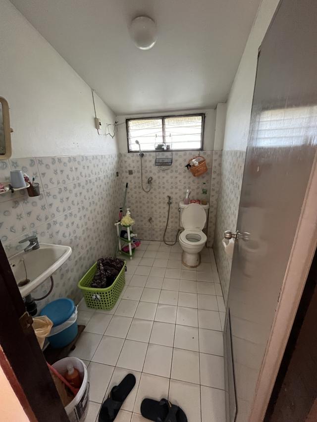 บ้านเดี่ยวหนึ่งชั้น สองห้องนอน สองห้องน้ำ หนึ่งห้องครัว มีที่จอดรถสองคัน 7