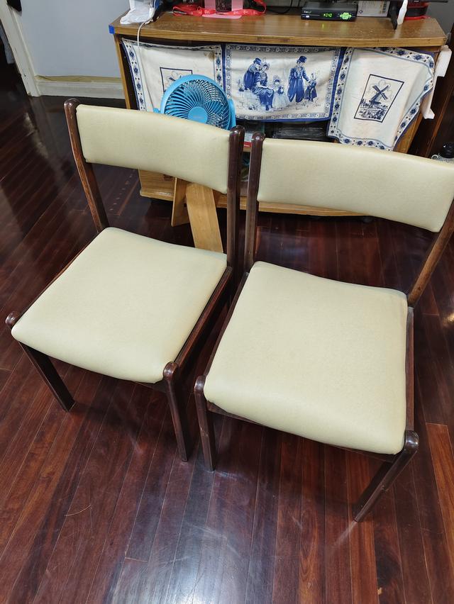 เก้าอี้นั่งไม้มะค่า 2 ตัวอายุ 40 ปี รูปที่ 3