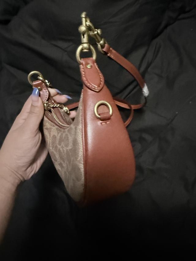 กระเป๋า coach jonie bag in signature canvas รูปที่ 7