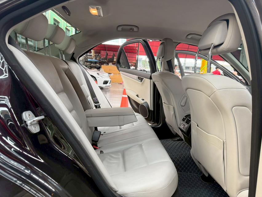 Mercedes-Benz C200 1.8 Avantgarde ปี2011 รถบ้านแท้ สวยสภาพดี 9