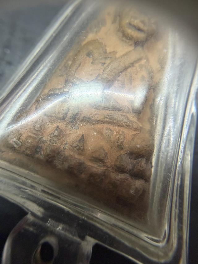 พระเครื่อง หลวงพ่อรวย พิมพ์หลวงปู่ทวด เนื้อดินไทย รุ่นแรก รูปที่ 3