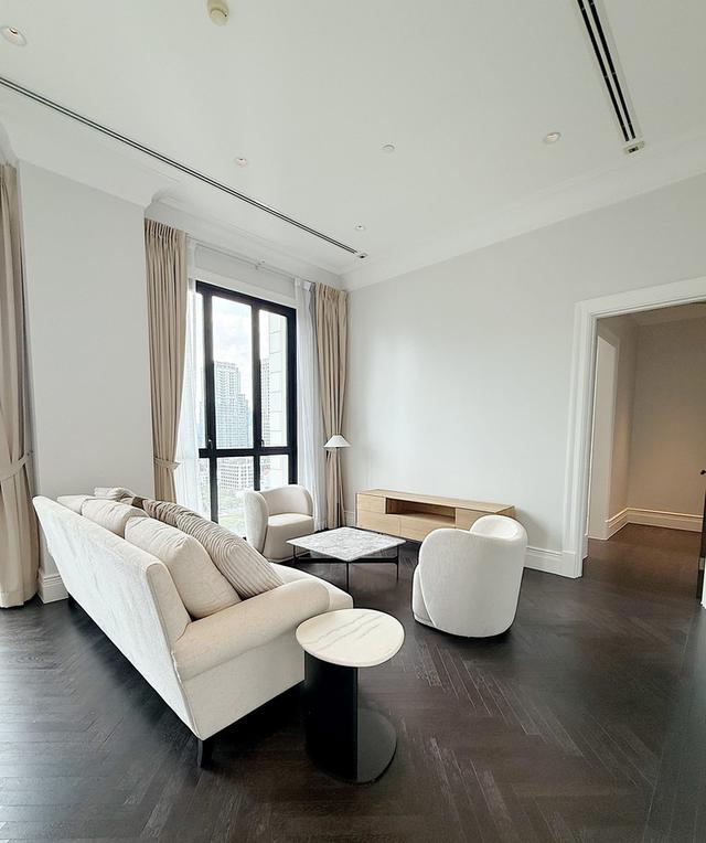 Ultra Luxury 2 Bedroom unit on Wireless Road. 3