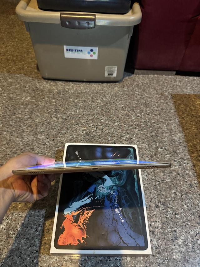 ขายๆๆๆถูกๆๆiPadPro12.9สีGold128กิ๊กWifi Celluer ใส่ซิมได้สูนTrueทุกๆฟังชั่นรีสโตได้ตลอดไม่มีติดไอคราวModel TH/A   สภาพ: 90% สวยๆๆคับ  ราคา: 4500 มารับ 4