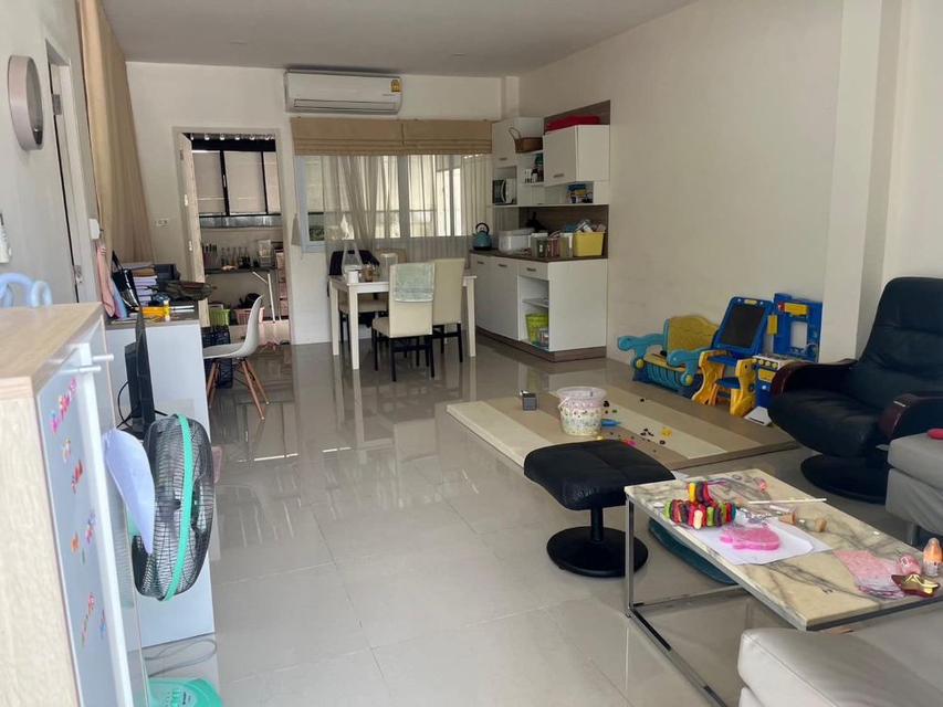 ขายทาวน์เฮาส์ 2 ชั้น หลังริมมีพื้นที่ด้านข้าง ขนาด 31.05 ตรว. เฟอร์นิเจอร์พร้อมเข้าอยู่ ทำเลดี ติดถนนนิตโย ตัวเมืองนครพนม 2